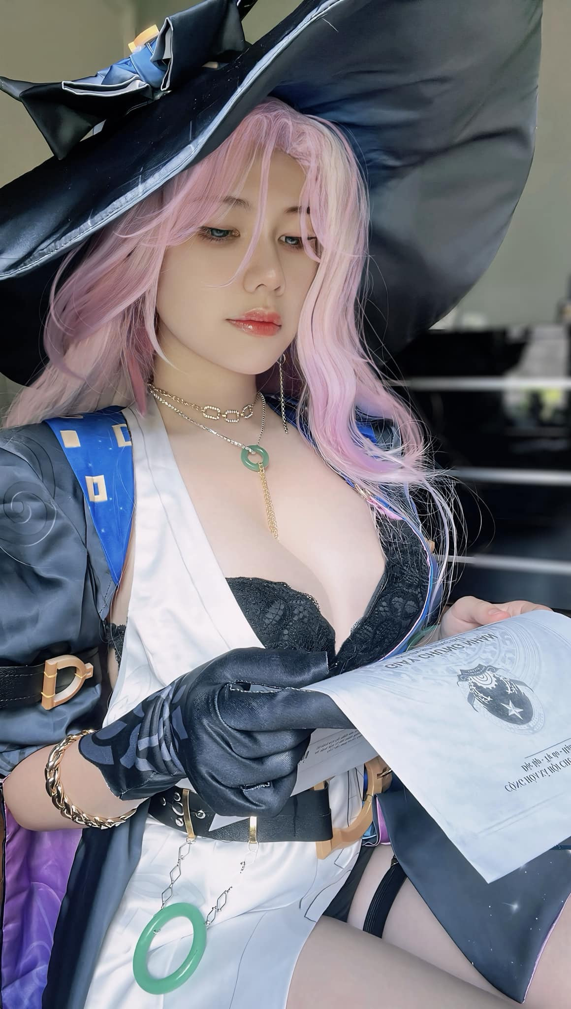 Arisa Nguyễn là một cái tên khá quen thuộc trong cộng đồng coser Việt. Cô nàng có tên thật là Nguyễn Hữu Phương Uyên.