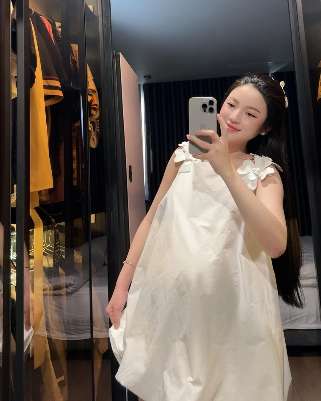 Nhan sắc lúc bầu bì của cô nàng cũng khiến nhiều người phải trầm trồ vì không hề bị "phá dáng, phá da". (Ảnh: FB Chu Thanh Huyền)