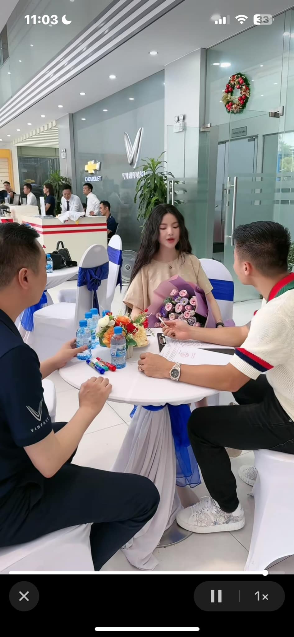 Được biết, tháng 8 này cũng đánh dấu sinh nhật tuổi 24 của Chu Thanh Huyền. Nhiều người cho rằng món quà này có thể là quà sinh nhật sớm của Quang Hải dành cho vợ, cùng là phần "thưởng nóng" khi cô nàng vừa vượt cạn thành công.