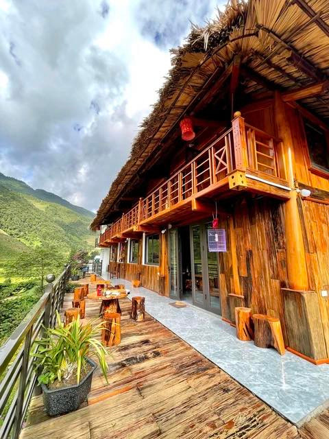 Anh bán một căn nhà ở Pháp, sang ở hẳn Việt Nam. Họ chung tiền mua đất, xây nhà, mở homestay kinh doanh du lịch để vừa có nguồn thu, vừa có thể sống những ngày tháng an yên, thư giãn giữa núi rừng Tây Bắc.