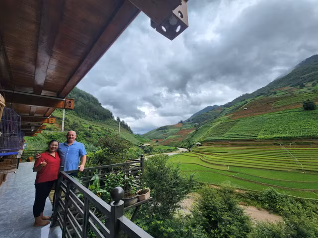 Lần đầu đến quê vợ ở Yên Bái, anh Bertrand không ngại khó, nhanh chóng hòa nhập cuộc sống thôn quê.