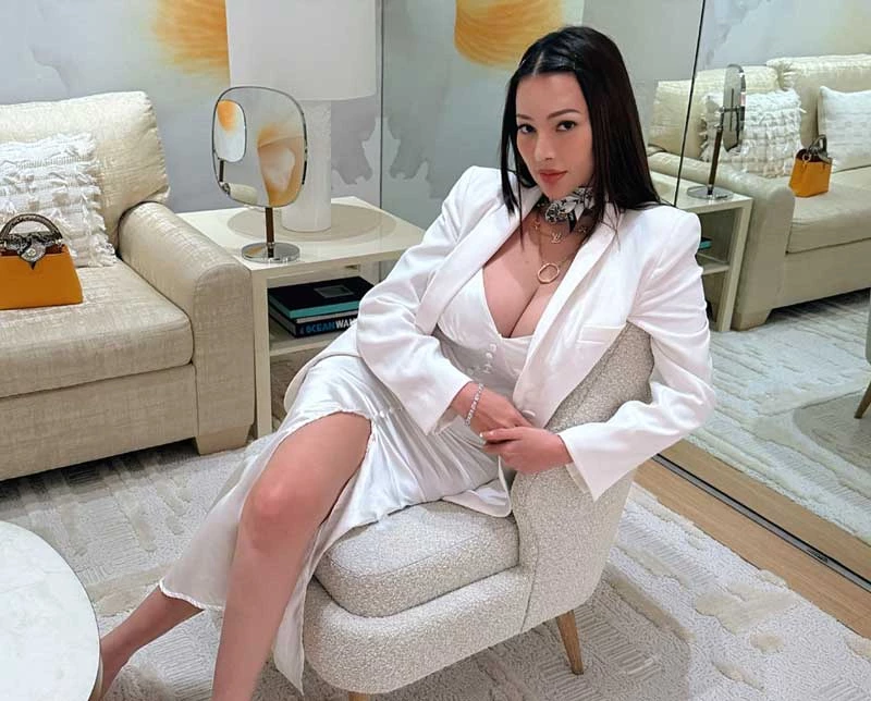 Cô nàng sở hữu trang Instagram với hơn 2 triệu người theo dõi.