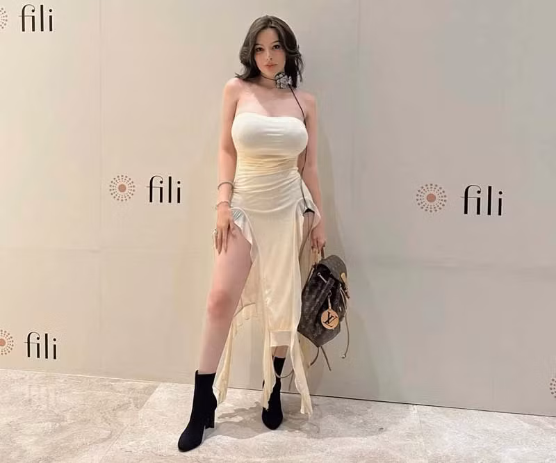 Mỹ nhân lai đang là người mẫu, diễn viên, Youtuber, blogger thời trang và phong cách sống nổi tiếng tại Philippines và một số nước châu Á.