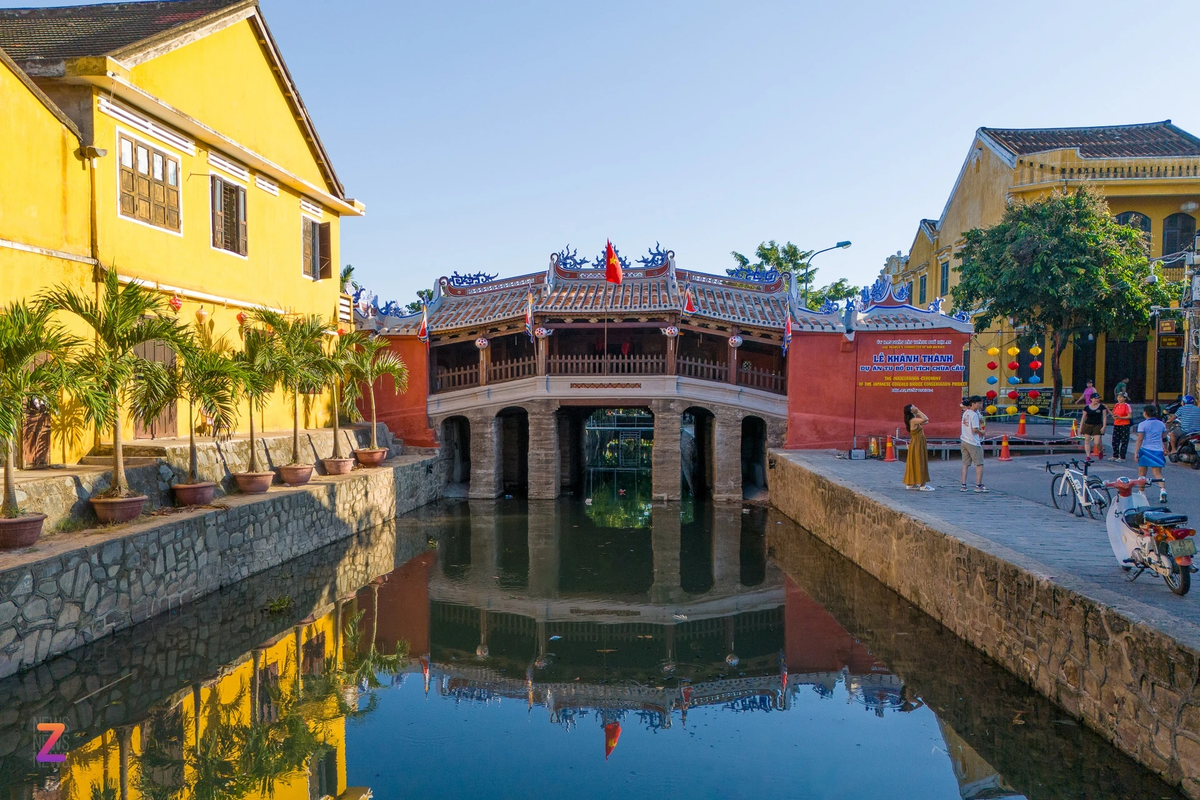 Chùa Cầu Hội An hay còn được biết đến với tên gọi Lai Viễn Kiều, là một trong những công trình kiến trúc hiếm hoi của người Nhật Bản còn sót lại tại TP Hội An. Sau hơn 400 năm tồn tại, công trình này trải qua nhiều lần trùng tu. Lần trùng tu gần nhất bắt đầu từ tháng 12/2022, kéo dài hơn 1,5 năm. Chiều 3/8, TP Hội An sẽ tổ chức lễ khánh thành công trình nhân sự kiện "Giao lưu Văn hóa Hội An - Nhật Bản".