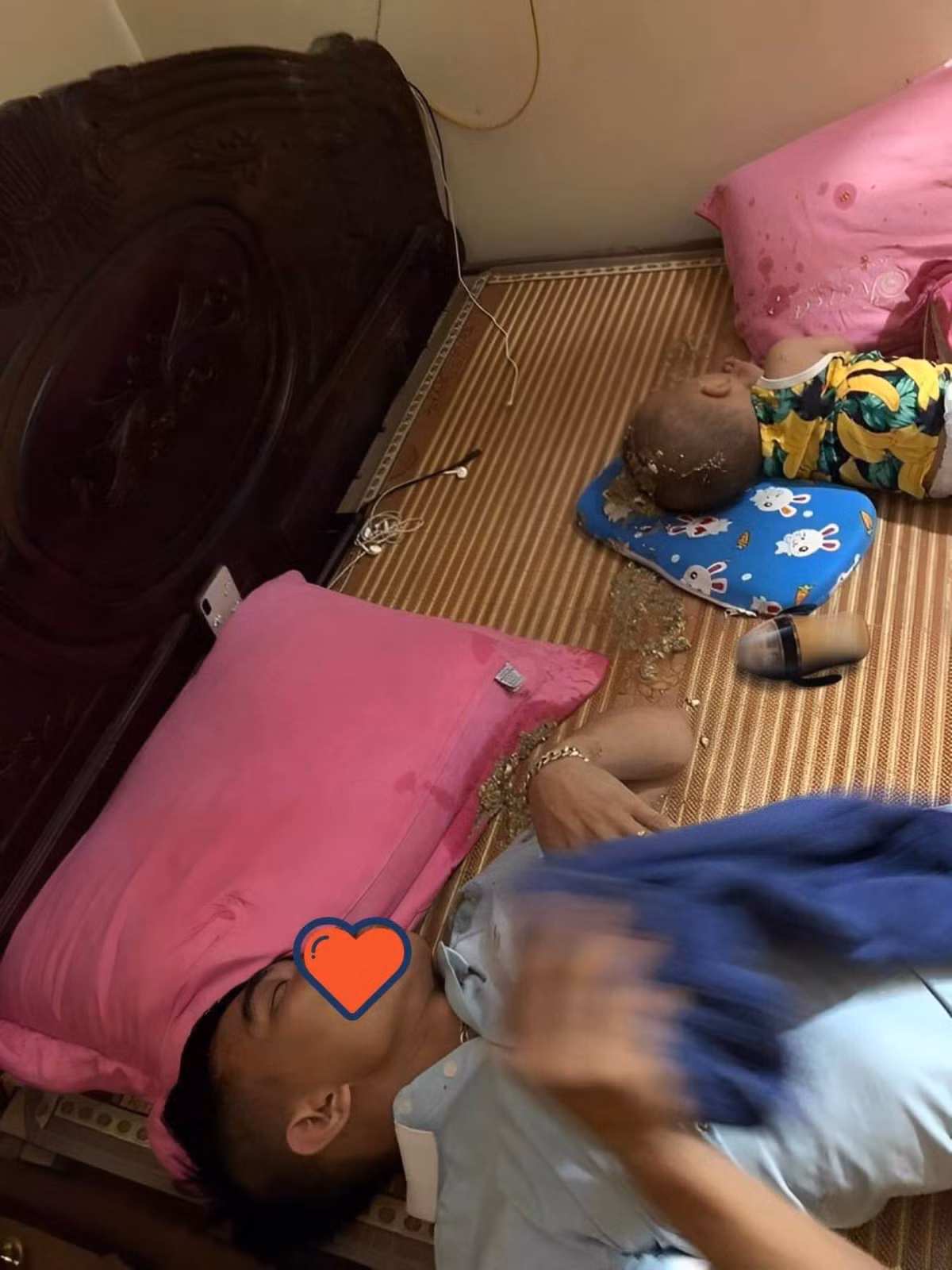 Có lẽ, đây không phải là lần đầu tiên anh chồng này say xỉn như vậy. "Em gọi anh từ lúc 22h, toàn nghe thấy tiếng 1.2.3 zooo, chú uống đi,ko nể anh à..? 1h sáng anh mới về,và sau đó là hậu quả mà nếu em ko chụp lại thì chắc anh cũng chẳng nhớ gì" - Chị vợ chia sẻ.