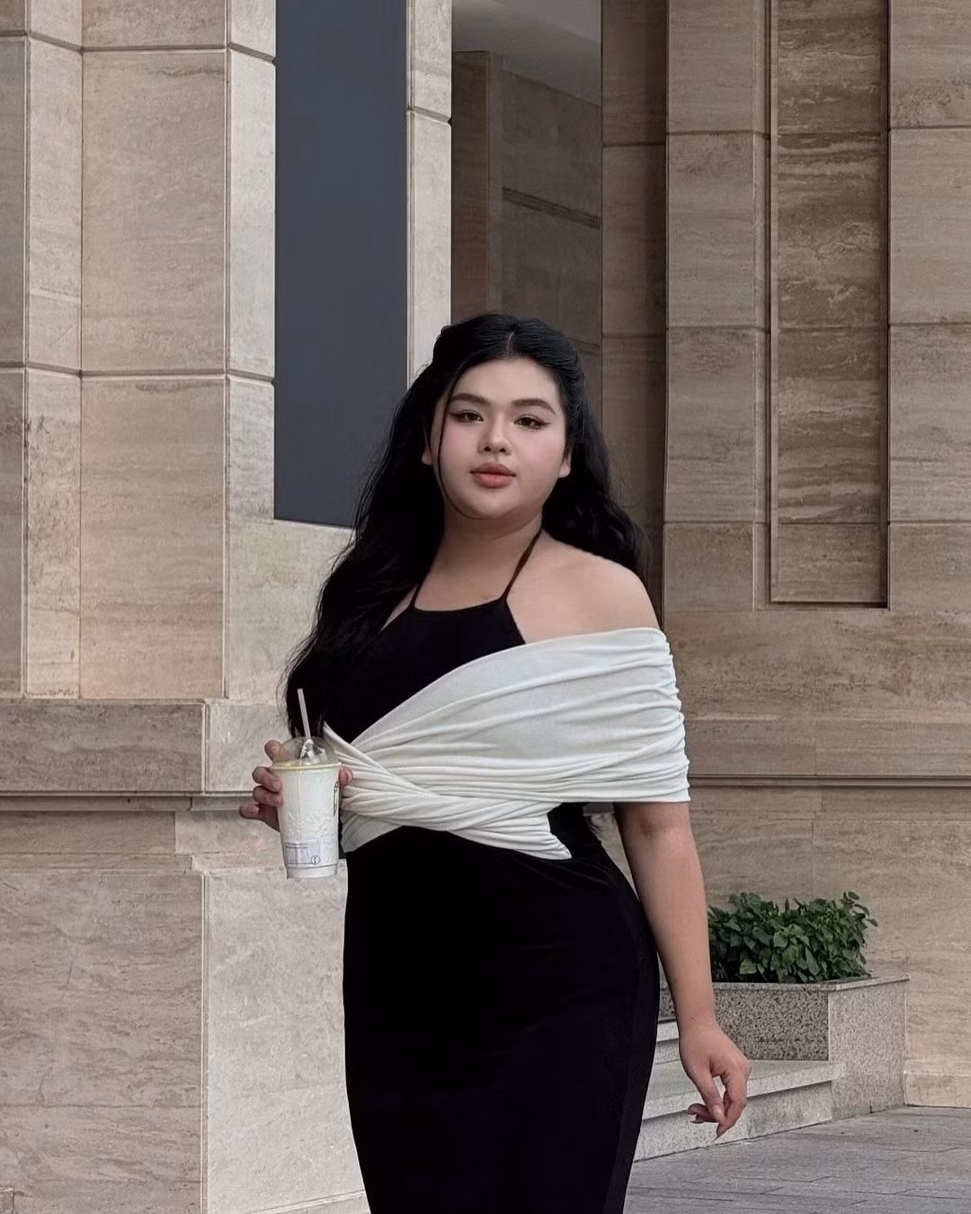 Khả năng tiếng Anh và tư duy trả lời ứng xử của Huy Hoàng được những người có chuyên môn trong giới sắc đẹp lẫn khán giả công nhận.