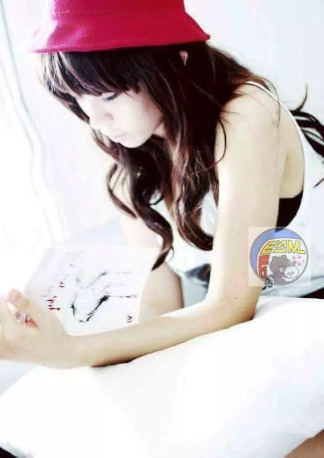 Gil Lê tên thật là Lê Thanh Trúc, sinh năm 1991, khi theo đuổi con đường âm nhạc, trở thành một B-Girl khá đình đám trong giới Underground Sài Gòn, Gil Lê vẫn giữ mái tóc dài nhuộm màu hung đỏ. Trông cô cá tính nhưng vẫn nữ tính. (Ảnh: Facebook)