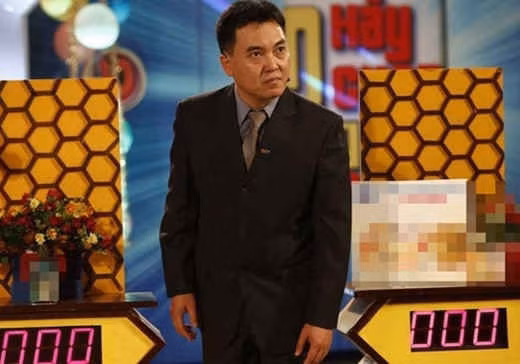 Đáp lại, nam MC cho rằng: "Mười mấy năm rồi, em làm từ năm 2012 cơ mà. Đất nước phát triển, nên người em cũng phát triển!".