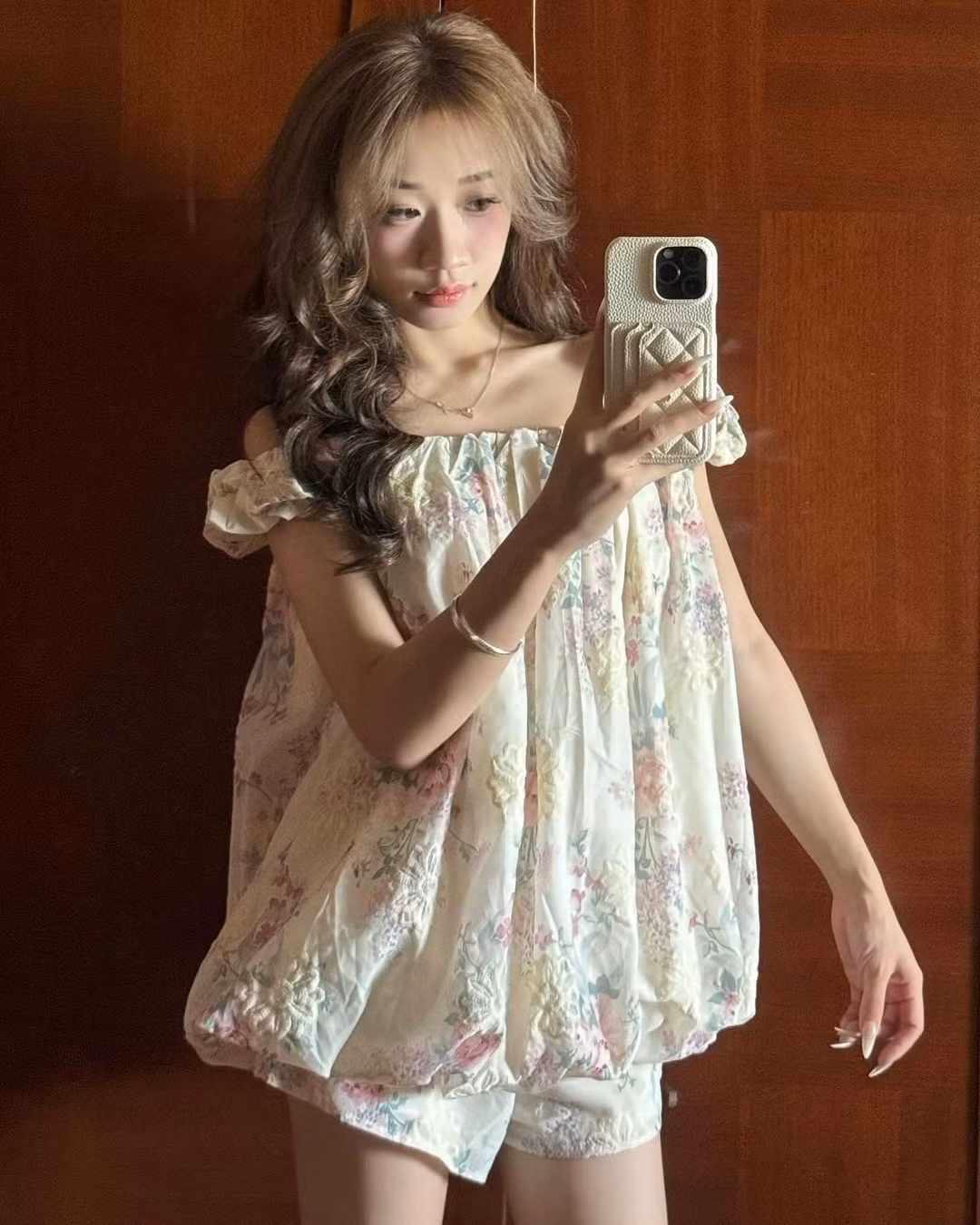 Sau ồn ào đó, Hoàng Lan Anh có vẻ lặng lẽ hơn trước, trên trang cá nhân, cô nàng cũng ít đăng tải những tấm ảnh diện bikini hơn trước