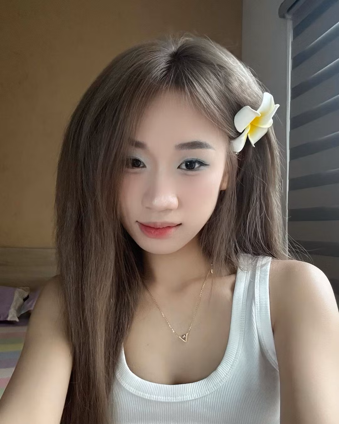 Cô nàng sinh năm 2004, hiện đang có hơn 2.8 triệu người theo dõi trên Tiktok, hơn 132.000 người theo dõi trên Instagram.