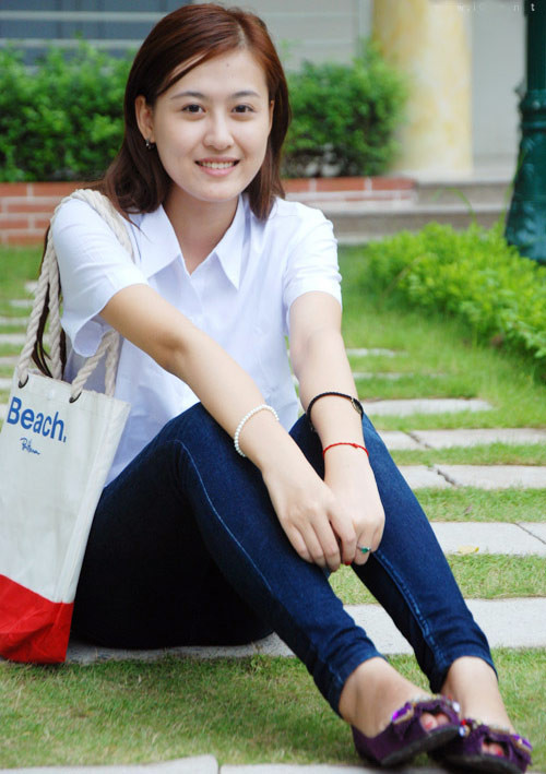 Thời điểm đó, cô nàng khiến dân mạng trầm trồ bởi vẻ đẹp cuốn hút, thanh tú, không cần trang điểm vẫn có nét riêng, rất nổi bật.