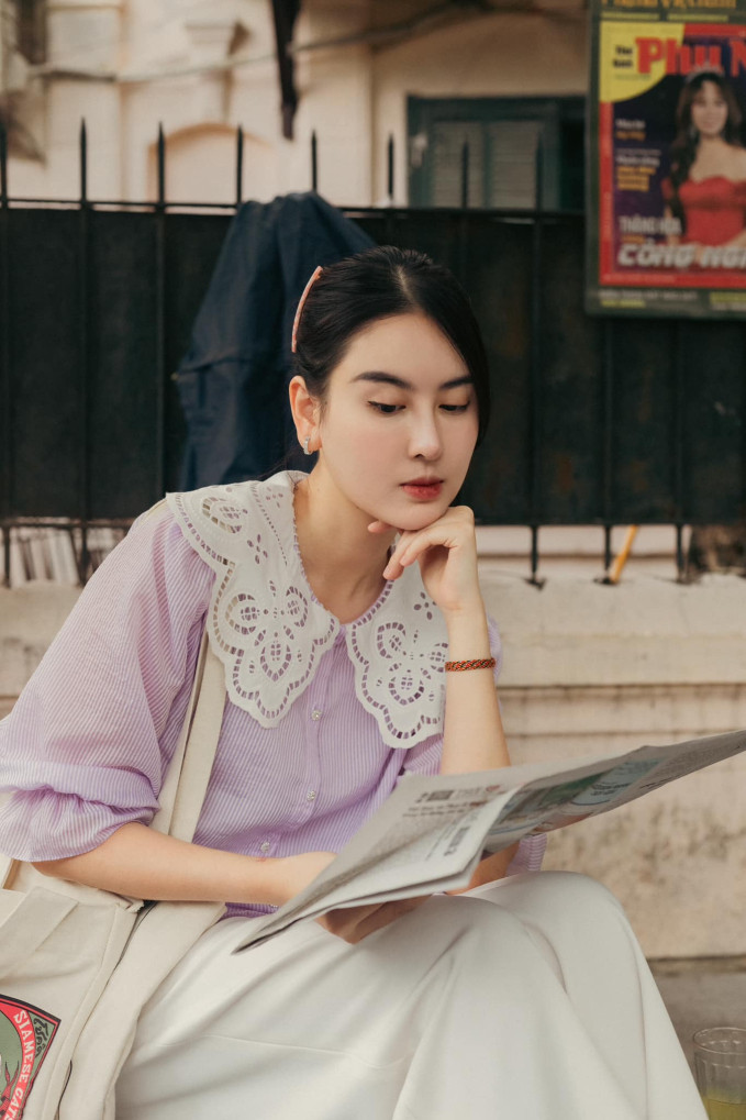 Hà Lade định hướng bản thân đi theo phong cách thời trang hiện đại, sang trọng. Các trang phục hàng ngày của cô nàng đa phần là kiểu dáng thanh lịch, kín đáo và có màu sắc tinh tế, hài hòa.