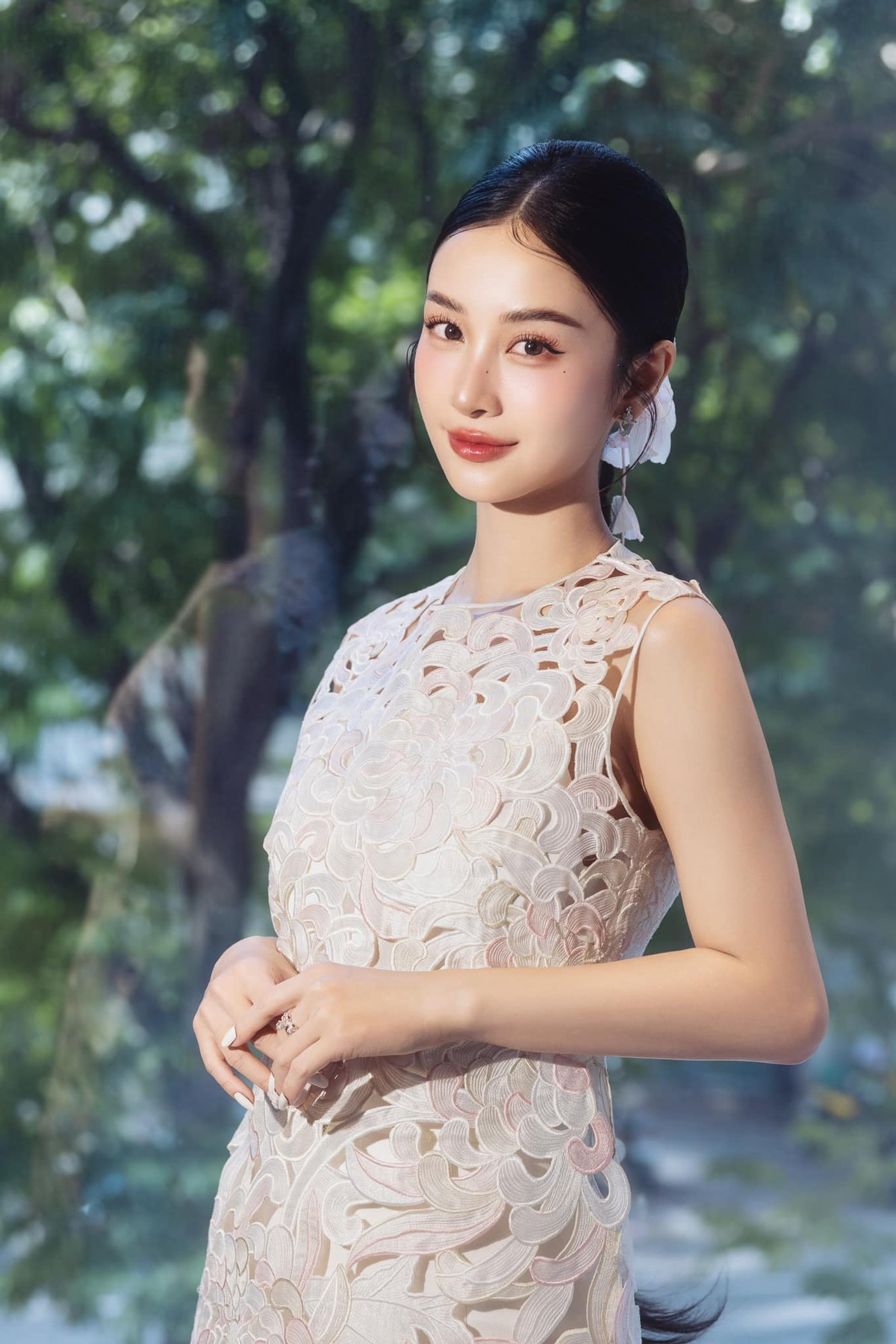 Mặc dù tích cực trong việc học tập nhưng Jun Vũ vẫn không quên đầu tư công sức tham gia hoạt động nghệ thuật sôi nổi khi từng liên tục xuất hiện trong các MV ca nhạc tại Thái Lan.