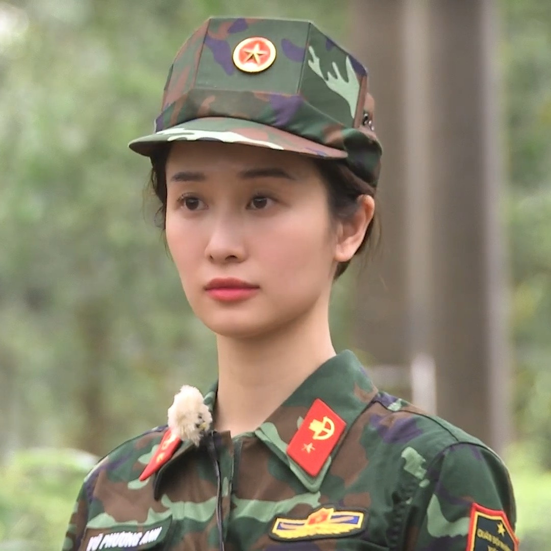 Sinh ra tại Hà Nội nhưng đến năm 15 tuổi, Jun Vũ đã cùng gia đình sang Thái Lan để định cư. Ngay từ khi còn là học sinh, người đẹp đã hoạt động mẫu ảnh với nhiều thương hiệu nổi tiếng tại "xứ Chùa Vàng".