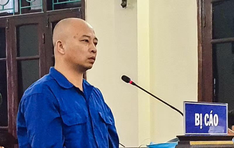 Trước khi bị khởi tố, bắt giam liên quan một số vụ án, Đường "Nhuệ" cùng con nuôi Tiến "trắng" thường xuyên chụp ảnh chung.