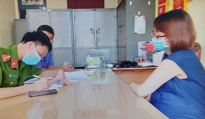 Cao Tài Năng kinh doanh tự do còn vợ Vũ Thị Mừng là giảng viên Trường Cao đẳng dược Trung ương tại Hải Dương đều là người có học thức. Những người xung quanh cho biết, vợ chồng này rất quan tâm việc nuôi, chăm sóc con, không giao du với các đối tượng xấu và liên quan đến các vấn đề mặt trái của xã hội. Do đó, khi biết hành vi phạm tội của vợ chồng Năng nhiều người rất bất ngờ. 