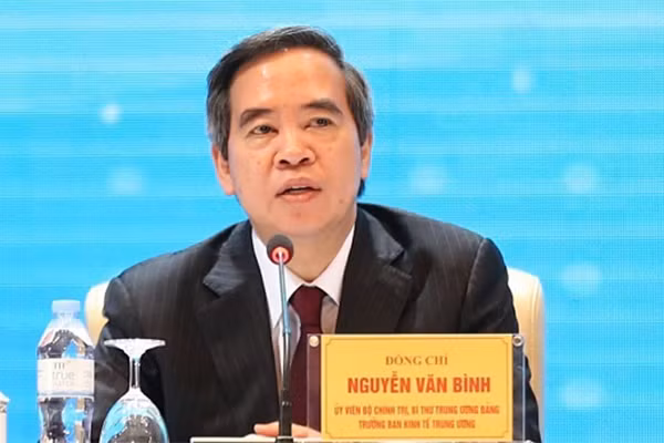 Tháng 4/2016, tại kỳ họp thứ 11, Quốc hội khóa XIII, Quốc hội phê chuẩn, Chủ tịch nước miễn nhiệm chức vụ Thống đốc Ngân hàng Nhà nước Việt Nam. Sau đó, ông Bình được Bộ Chính trị phân công giữ chức vụ Trưởng Ban Kinh tế Trung ương. Tháng 6/2016, được Bộ Chính trị phân công tham gia Ban Bí thư Trung ương Đảng. Tháng 7/2016, được Bộ Chính trị phân công kiêm nhiệm giữ chức vụ Trưởng Ban Chỉ đạo Tây Bắc.