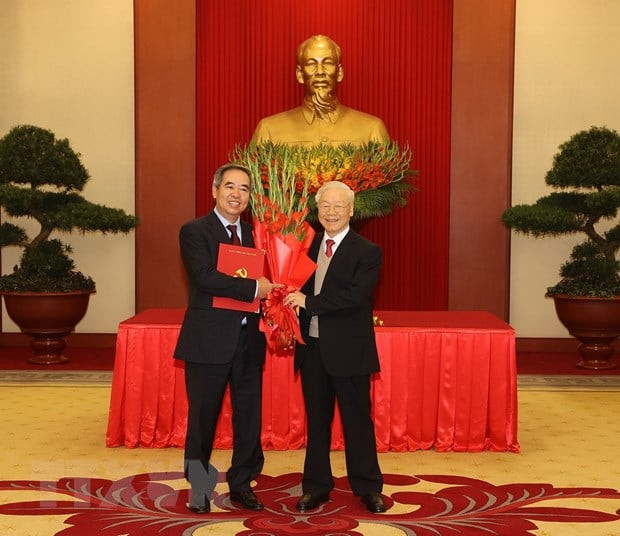 Su nghiep nguyen Truong ban Kinh te Trung uong Nguyen Van Binh truoc khi nghi huu