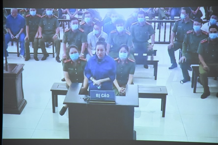 Nguyễn Thị Dương bị truy tố theo Khoản 2 với mức án đề nghị 3-10 năm tù. Tuy nhiên, TAND tỉnh Thái Bình đã có văn bản thông báo về việc đưa ra xét xử bị cáo về điều khoản nặng hơn điều khoản VKS truy tố. Theo đó, Nguyễn Thị Dương sẽ bị đưa ra xét xử theo Khoản 4, Điều 170 Bộ luật Hình sự 2015 với mức án 12-20 năm tù.