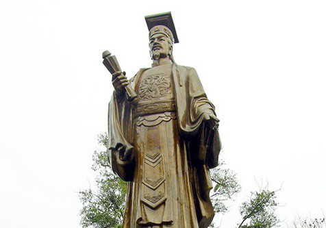 Vua nào lập nhiều hoàng hậu nhất? Lý Thái Tổ Lý Công Uẩn (1009-1028) là vua có nhiều hoàng hậu nhất (9 người). Theo "Đại Việt sử ký toàn thư", các triều đại Đinh, Tiền Lê, Lý có nhiều hoàng hậu, từ triều Trần trở đi, chỉ một người trong số phi tần của vua được phong hậu.