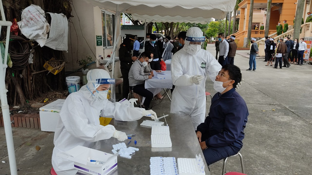 Xet xu Cao Tai Nang: Gia dinh bi hai deo khan tang, mang di anh den toa-Hinh-4