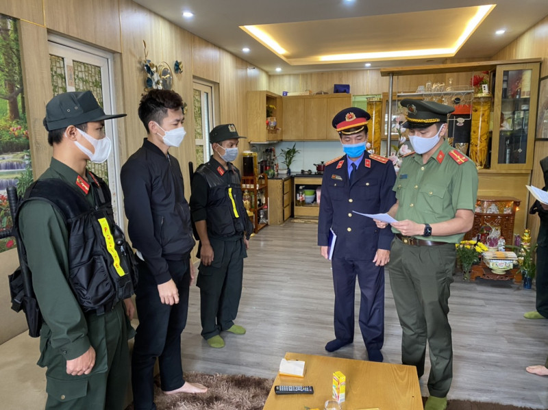 Tham o o san bay Phu Bai: Khoi to them Pho Giam doc Cang HKQT Phu Bai