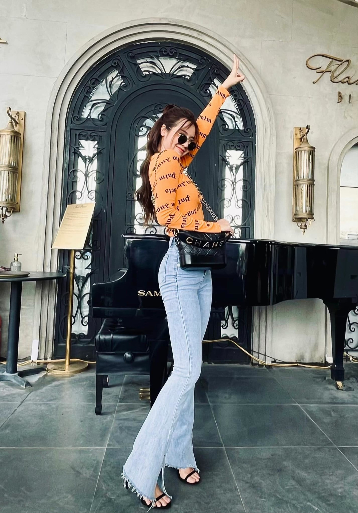 Vẻ nóng bỏng 'gái một con' Huyền Lizzie Thương ngày nắng về - Hình 7 Ve nong bong 'gai mot con' Huyen Lizzie Thuong ngay nang ve-Hinh-7