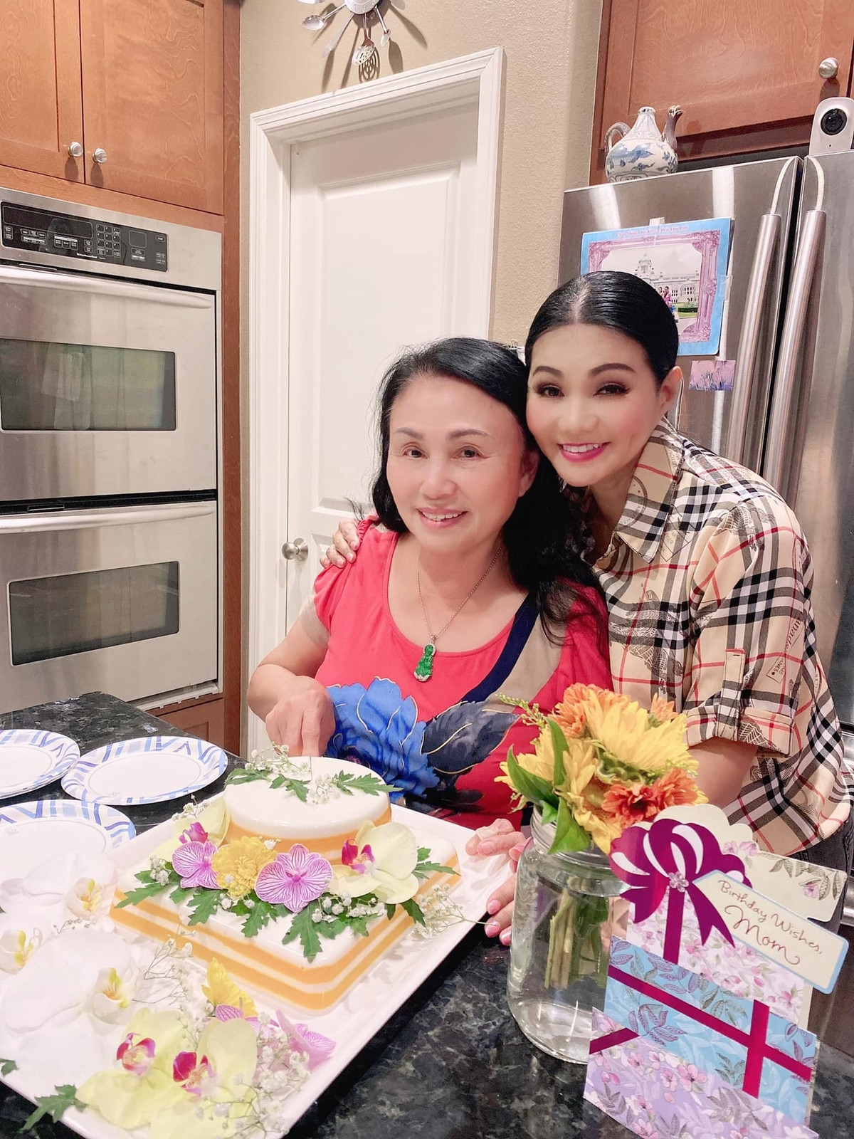 Hon nhan 19 nam hanh phuc cua 'ngoi sao cai luong' Ngoc Huyen-Hinh-8