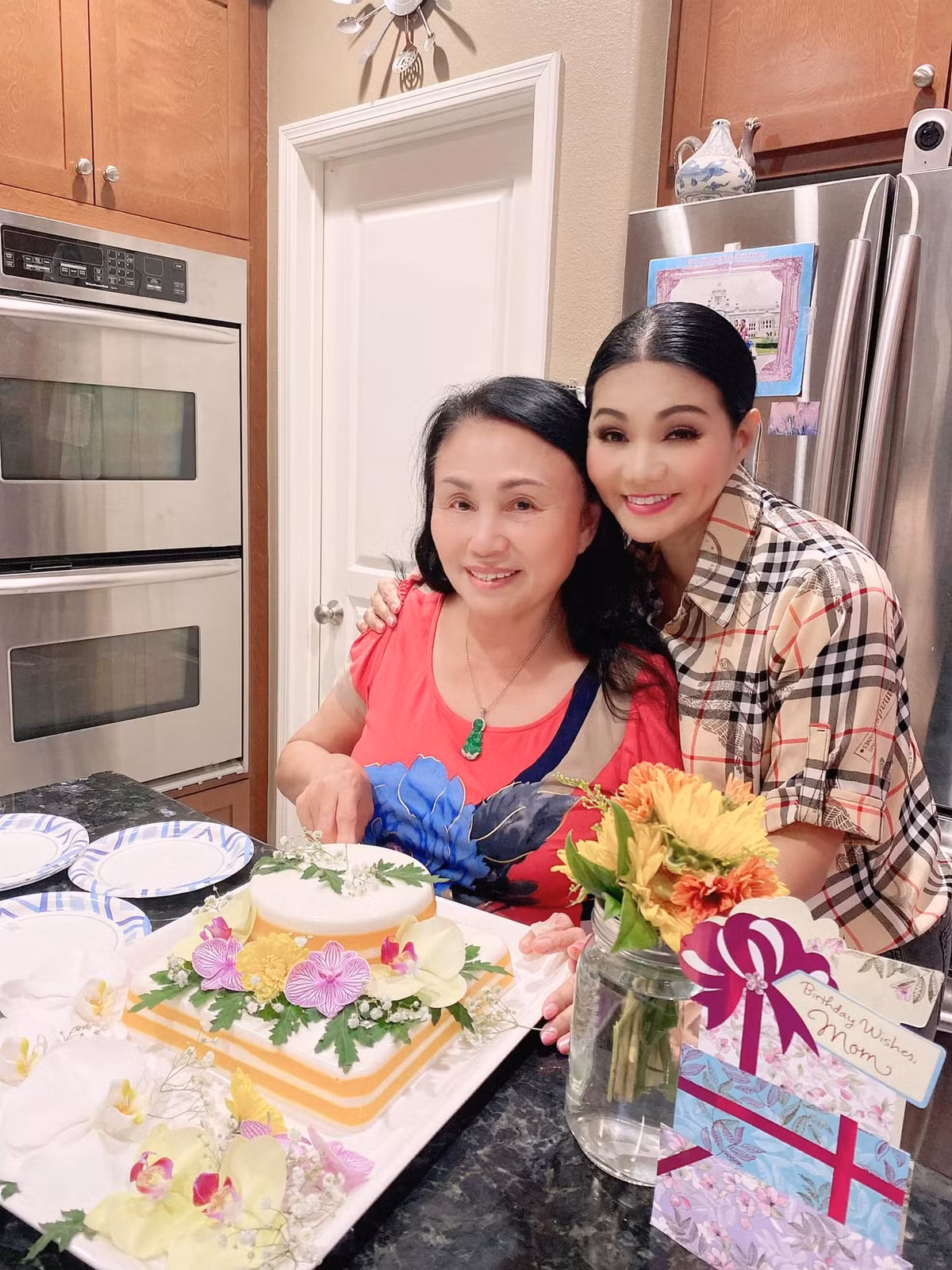 Hon nhan 19 nam hanh phuc cua 'ngoi sao cai luong' Ngoc Huyen-Hinh-8