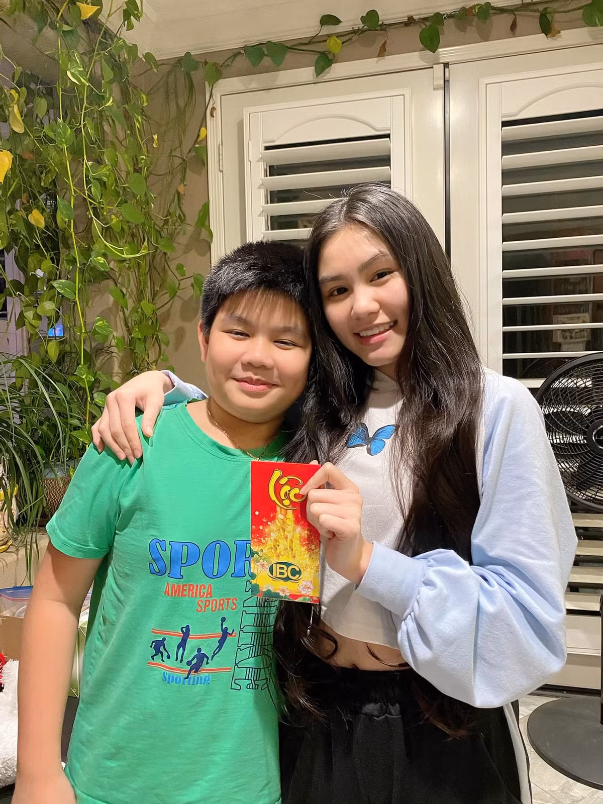 Hon nhan 19 nam hanh phuc cua 'ngoi sao cai luong' Ngoc Huyen-Hinh-6