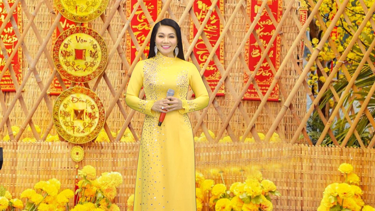 Hon nhan 19 nam hanh phuc cua 'ngoi sao cai luong' Ngoc Huyen