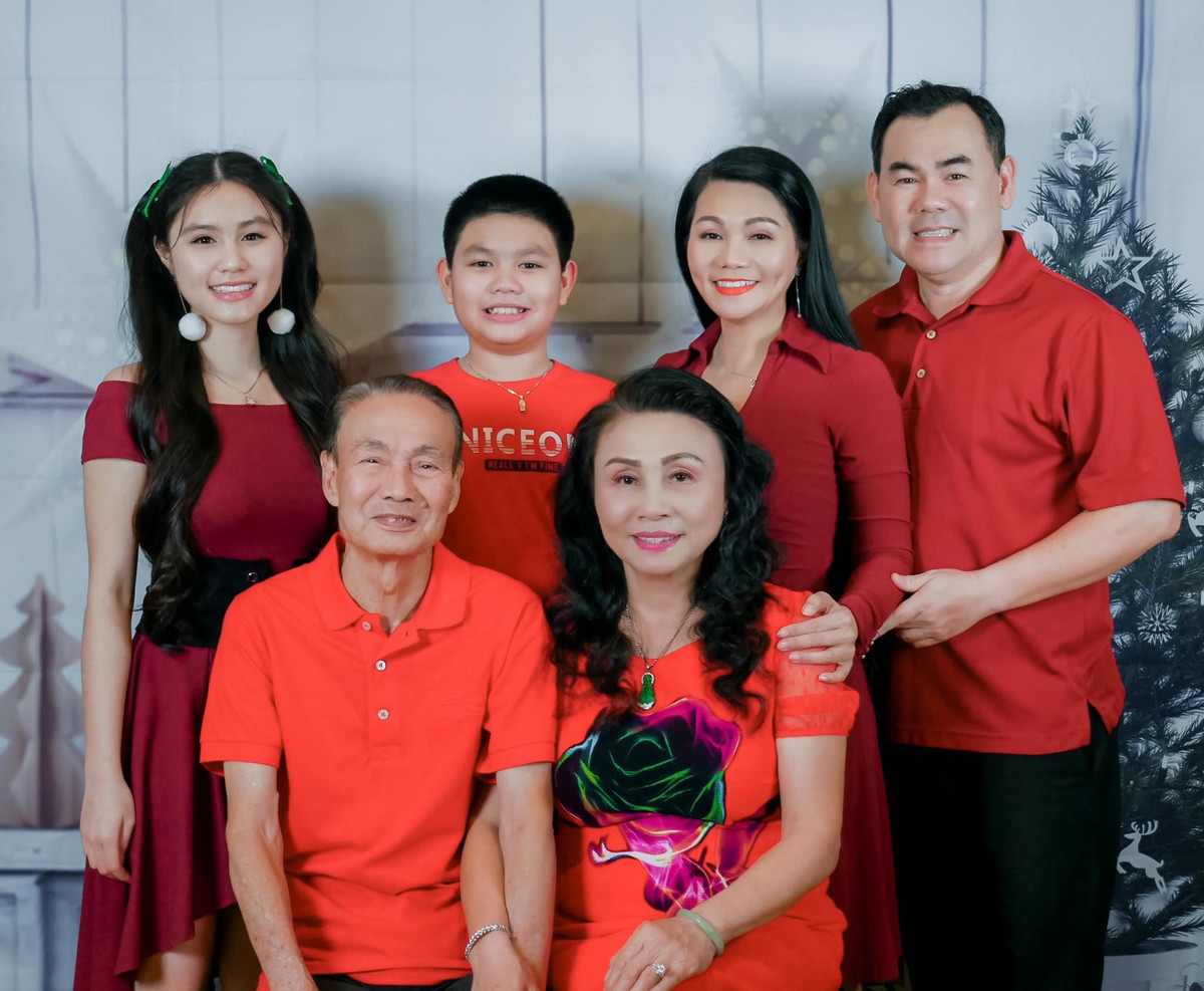 Hon nhan 19 nam hanh phuc cua 'ngoi sao cai luong' Ngoc Huyen-Hinh-9