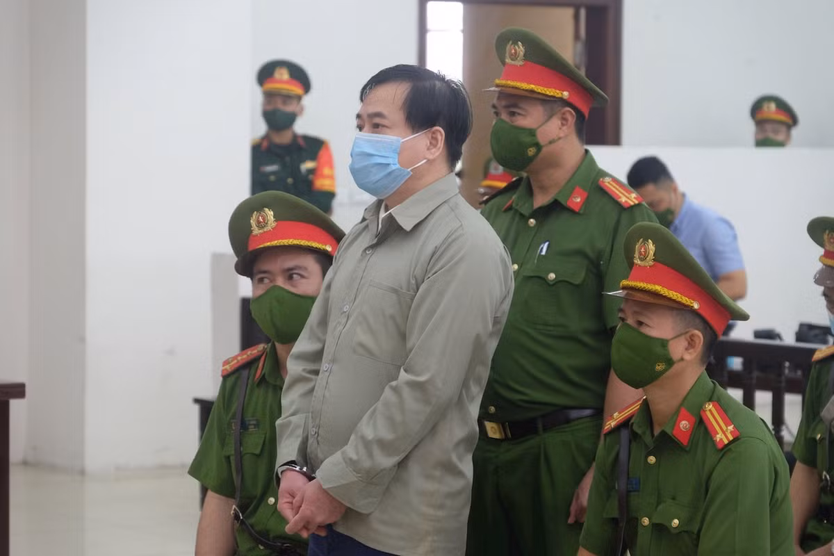 Dinh hang loat sai pham, Vu “nhom” da linh bao nam tu?-Hinh-2