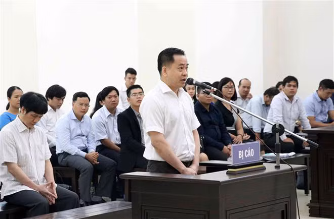 Tuy nhiên, theo quy định khung hình phạt tối đa theo luật định đối với án tù có thời hạn là 30 năm nên Phan Văn Anh Vũ phải chấp hành hình phạt chung của các bản án là 30 năm tù, thời hạn chấp hành hình phạt tính từ ngày 4/1/2018. 