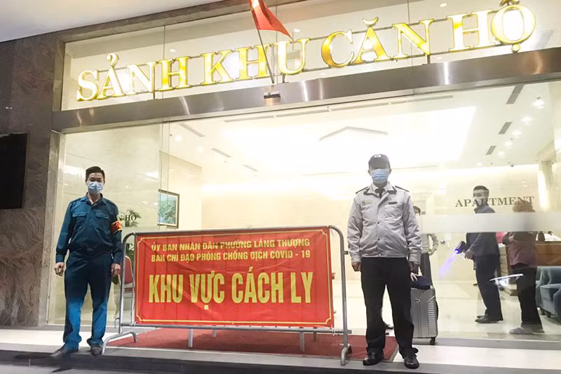 Ha Noi 268 ca COVID-19/ngay: Co bung co toang?