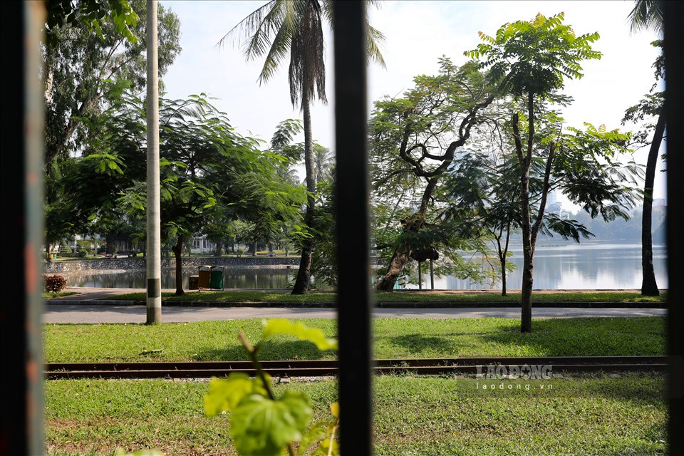 Theo đó, trong thời gian này, người dân không được vào bên trong công viên để tham quan, tập thể dục.