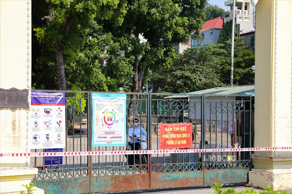 Nhân viên bảo vệ vừa được xác định mắc COVID-19 không sống trên địa bàn phường. Bảo vệ này có tiếp xúc với một số người làm việc ở công viên.