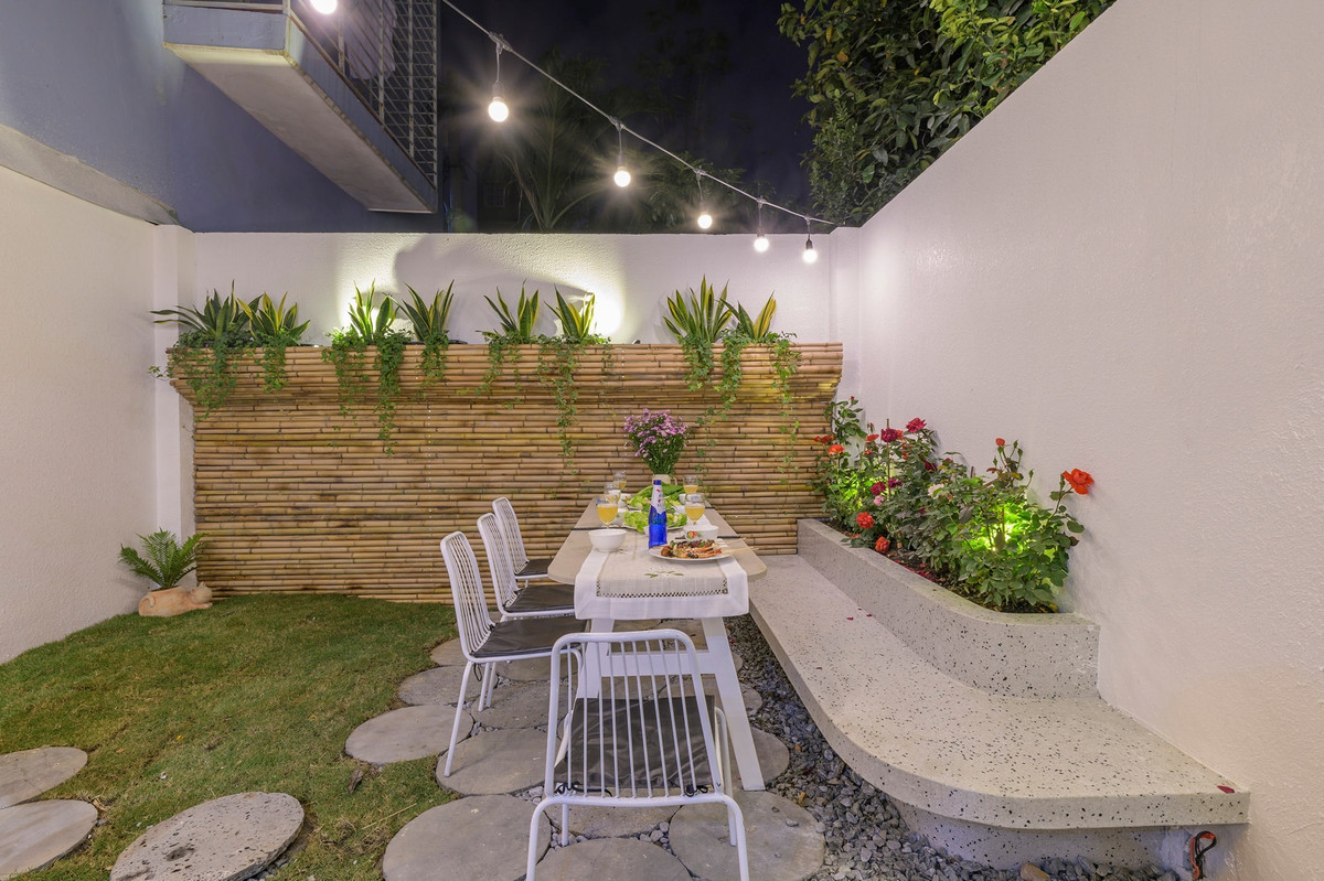 Bệ cây kết hợp ghế ngồi, phục vụ cho các bữa tiệc ngoài trời đầm ấm.