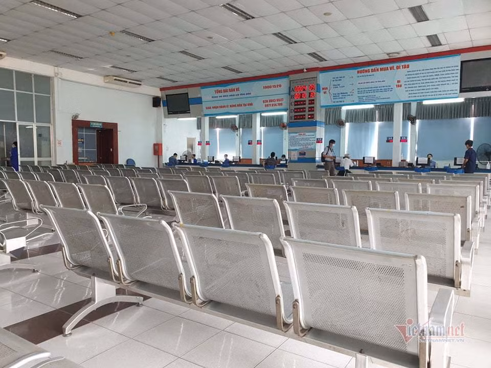 Càng về trưa, ga Sài Gòn lại càng vắng khách