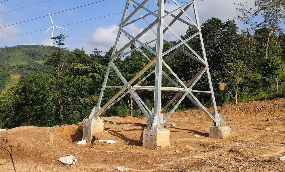 Nguyen nhan nam sinh tu vong ben cot dien truyen tai dien gio?