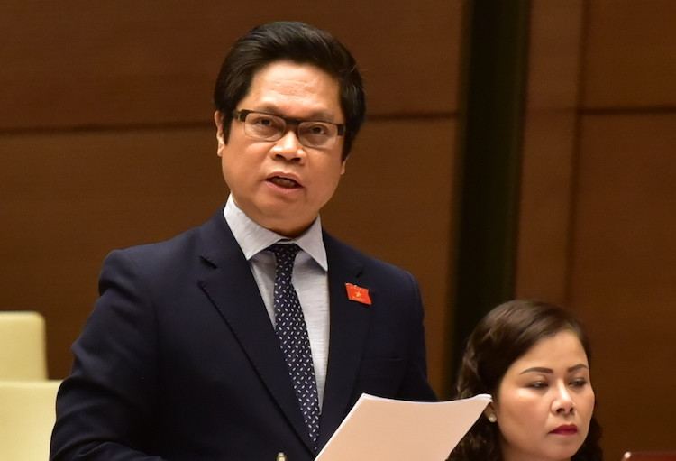  Đại biểu Vũ Tiến Lộc (Hà Nội): “Tôi đề nghị Quốc hội ghi nhận, tri ân các tầng lớp nhân dân và quyết định viết hoa hai chữ “Đồng bào” như Quốc hội ta đã từng viết hoa hai chữ “Nhân dân” trong Hiến pháp năm 2013 để tôn vinh ý chí quật cường, tinh thần yêu nước, ý thức giống nòi, tình tương thân, tương ái của các tầng lớp nhân dân mỗi khi đất nước ta lâm vào cảnh hoạn nạn, khó khăn”.