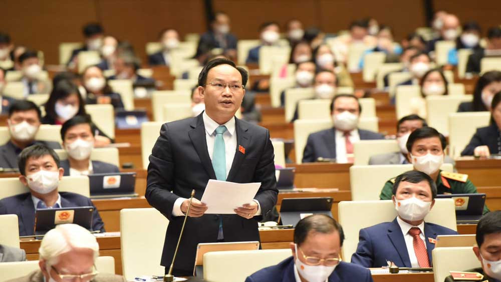  Đại biểu Phạm Văn Thịnh (Bắc Giang): “Qua đợt dịch COVID-19, chúng ta thấy truyền thống đoàn kết, tinh thần sẻ chia, tình đồng bào lại được phát huy, những tấm gương cán bộ ngành y tế, chiến sĩ quân đội công an không ngại vất vả, hiểm nguy quên mình trong thực thi nhiệm vụ. Hình ảnh các tầng lớp nhân dân nhường cơm, sẻ áo, ủng hộ đồng bào vùng dịch đã làm xúc động nhân dân cả nước”.