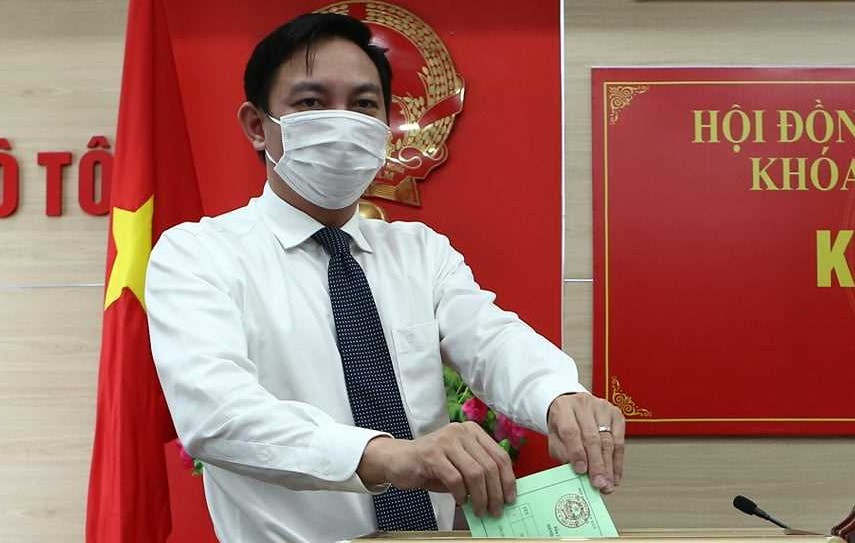 Đáng chú ý, Luật Phòng, chống tác hại của rượu, bia 2019 có hiệu lực từ 1/1/2021 quy định cụ thể về việc cấm cán bộ công chức uống rượu bia. Cụ thể, tại khoản 5, Điều 5 Luật này ghi rõ: "Cán bộ, công chức, viên chức, người lao động trong các cơ quan, tổ chức, sĩ quan, hạ sĩ quan, quân nhân chuyên nghiệp, chiến sĩ, người làm việc trong lực lượng vũ trang nhân dân, học sinh, sinh viên uống rượu, bia ngay trước, trong giờ làm việc, học tập và nghỉ giữa giờ làm việc, học tập". 