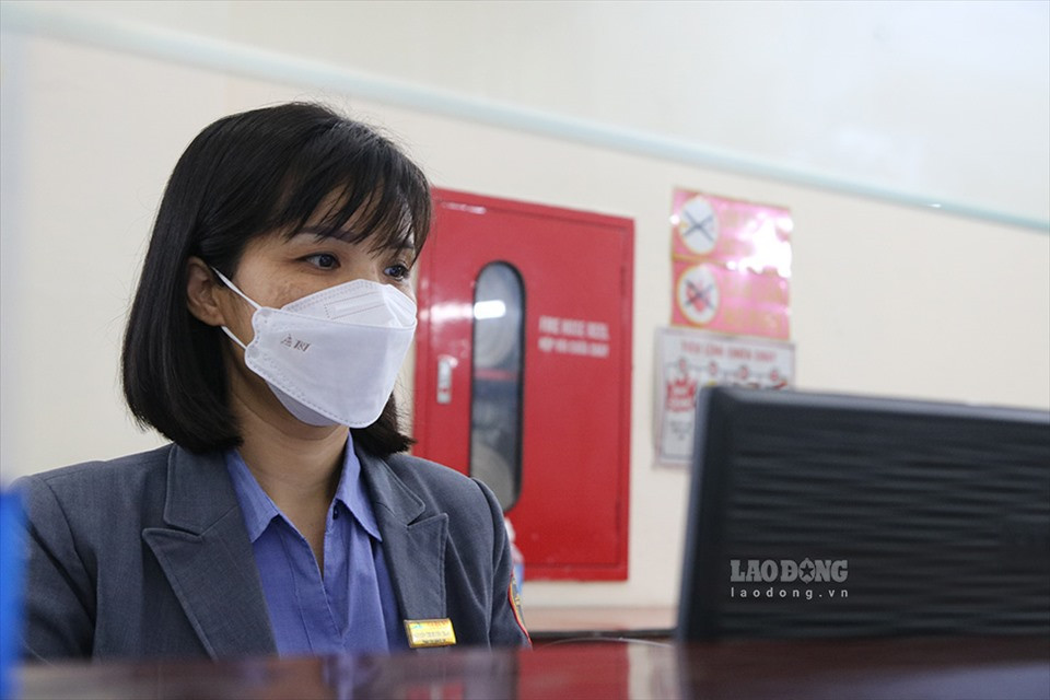 Một nhân viên bán vé tại ga Hà Nội cho biết, tính tới thời điểm trưa 1.11, theo thống kê trên hệ thống bán vé có 45 hành khách mua vé đi tàu.