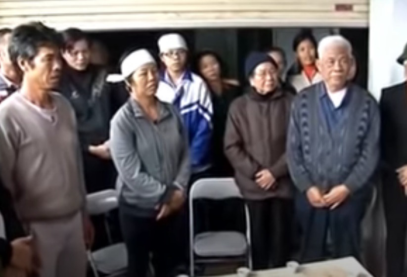 Những người thân và hàng xóm của anh Bằng, mới hôm qua còn đau đớn đưa tiễn anh về nơi an nghỉ cuối cùng. Hôm nay, chợt bàng hoàng khi biết người sát hại anh chính là Thưa, một số người thân của anh Bằng không chịu nổi cú sốc này đã ngất lịm.