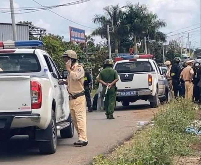 Nhiều lực lượng cảnh sát được huy động để khống chế đối tượng.