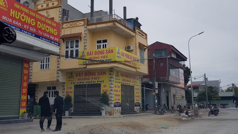 Nhieu van phong BDS trai phep o Hai Duong: Xu nghiem de… dep “loan”-Hinh-2