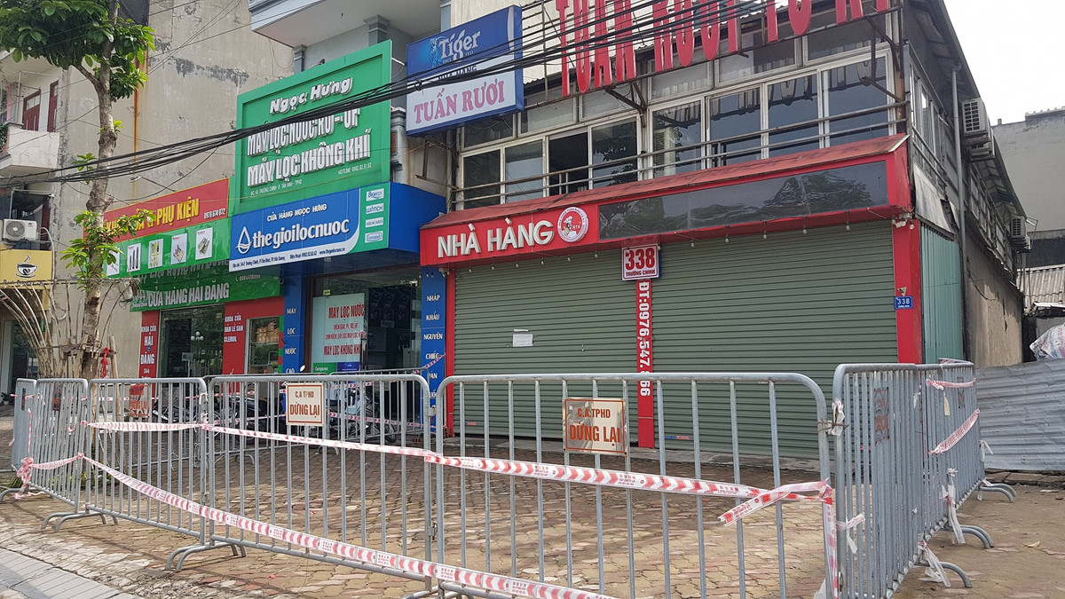 Hai Duong them 10 ca mac moi, hon 10.000 hoc sinh dung den truong