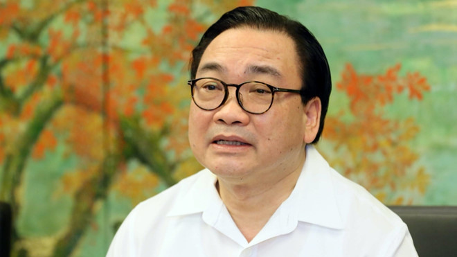 Giai đoạn từ tháng 4/2001-7/2002, ông Hoàng Trung Hải được bổ nhiệm làm Phó Bí thư Ban Cán sự Đảng, Thứ trưởng Thường trực Bộ Công nghiệp. Ông cũng được bầu vào Ban chấp hành Trung ương Đảng, đại biểu Quốc hội khóa XI tại Đại hội đại biểu toàn quốc lần thứ IX của Đảng. 