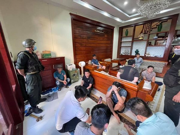 Co bac cang cam cang no ro, co nen hop phap hoa?